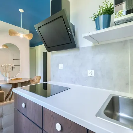 3 - Island Apartment *